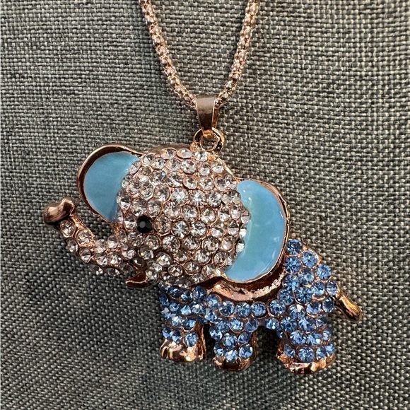 NEW Betsy Johnson Gold Tone Elephant Pendant Necklace - Picture 6 of 6
